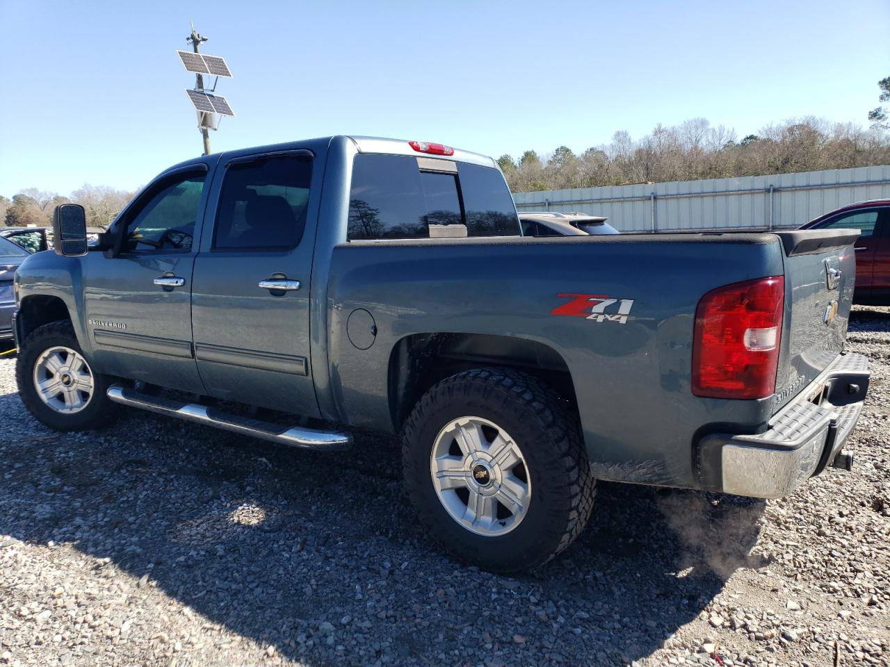 2009 Chevrolet Silverado - Image 2