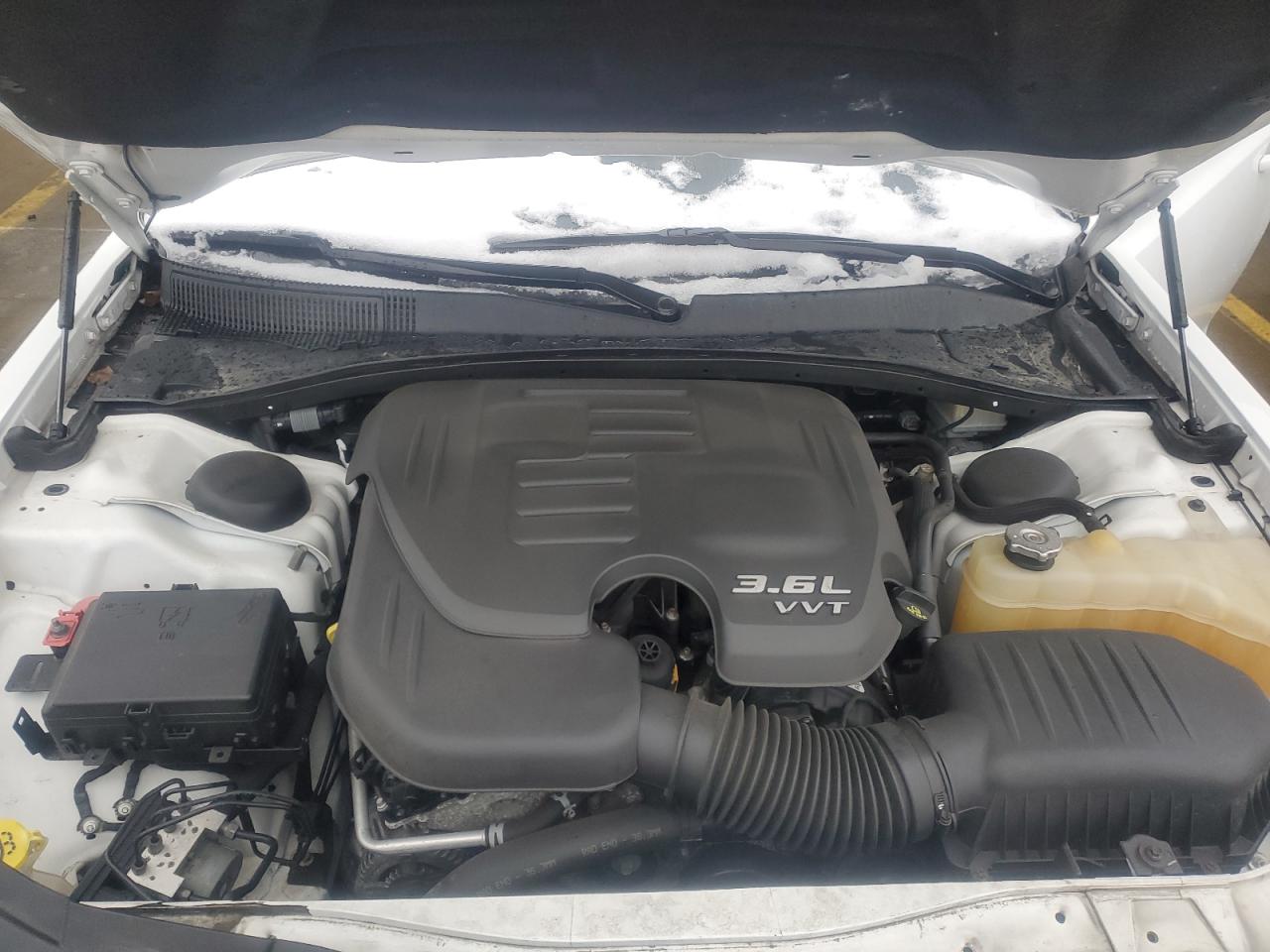 2016 Chrysler 300 - Image 13