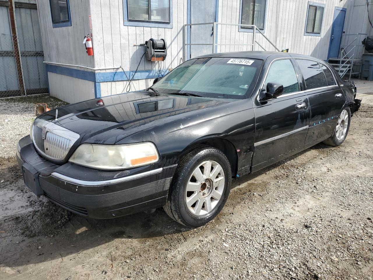 2011 Lincoln Town Car - Image 1
