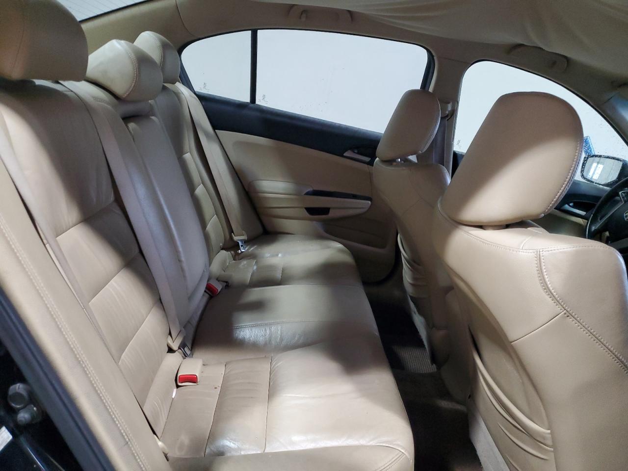 2011 Honda Accord - Image 10