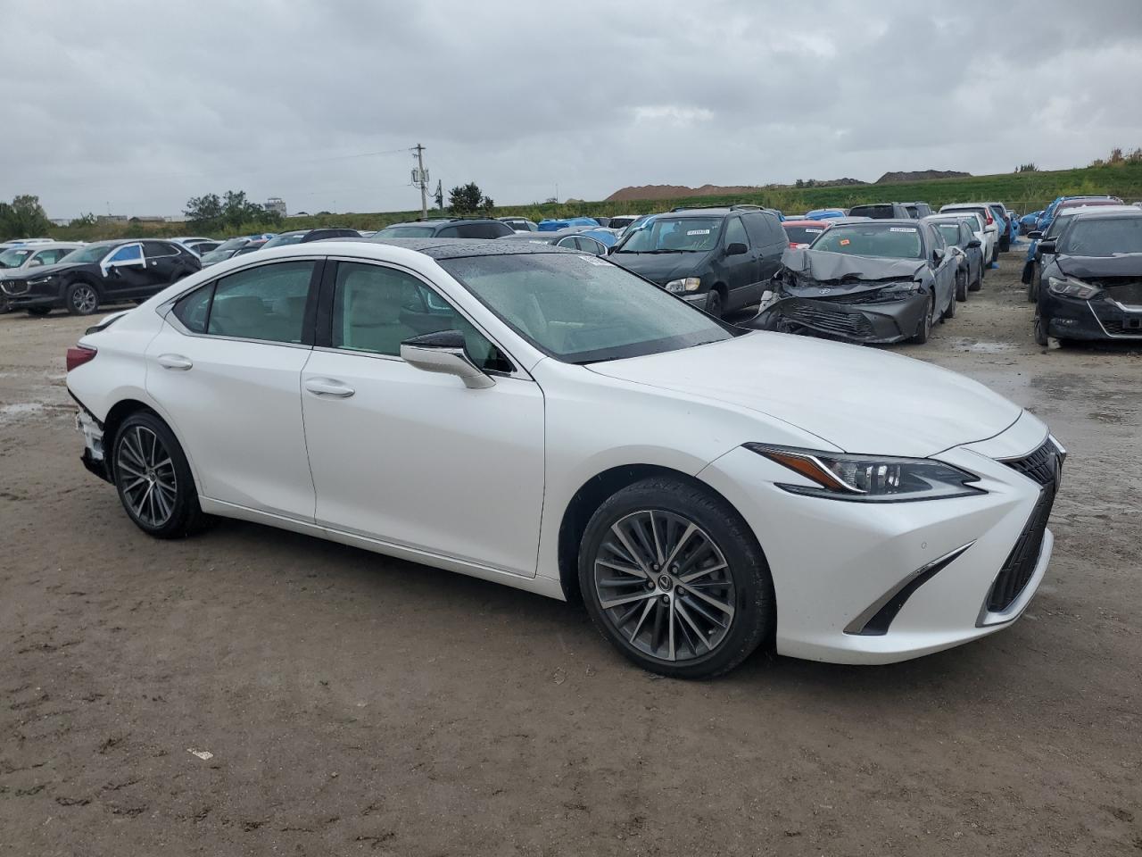 2022 Lexus ES - Image 4