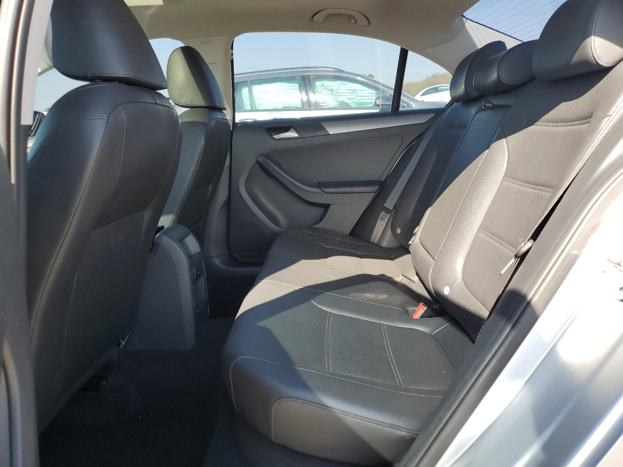 2015 Volkswagen Jetta - Image 10