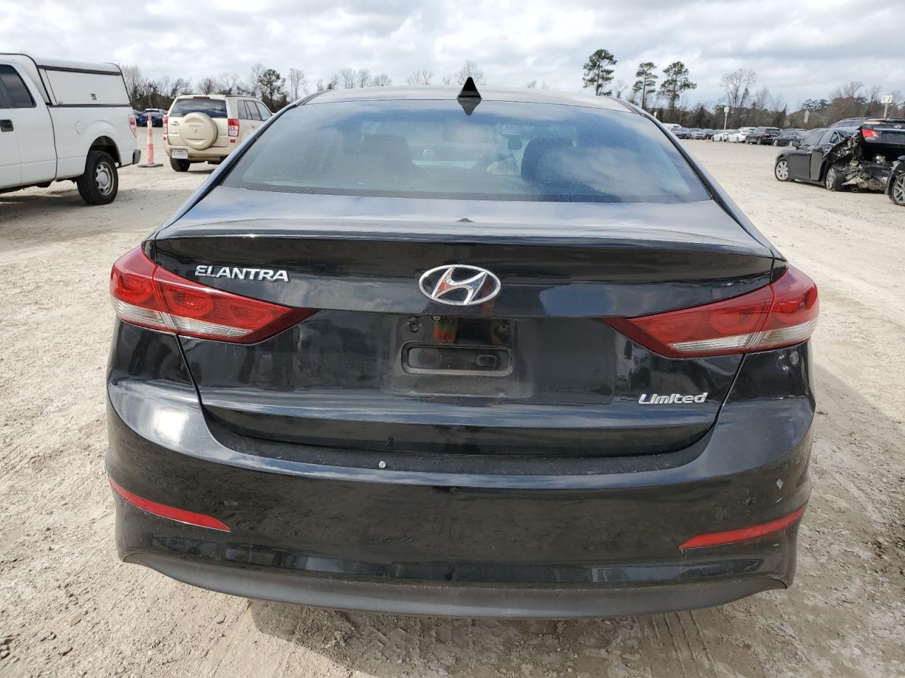 2017 Hyundai Elantra - Image 6