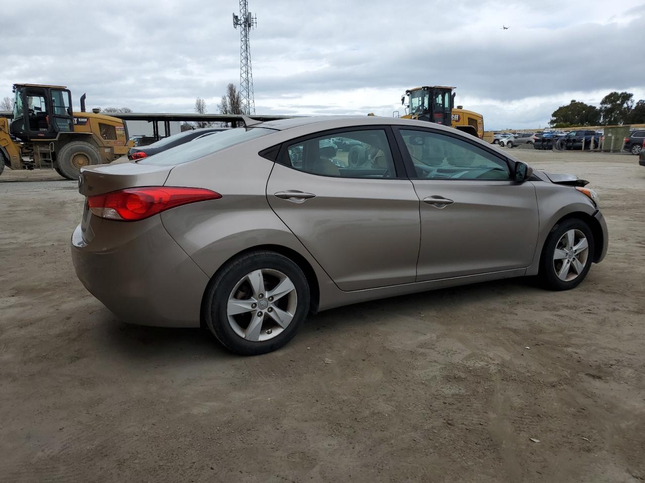 2013 Hyundai Elantra - Image 3