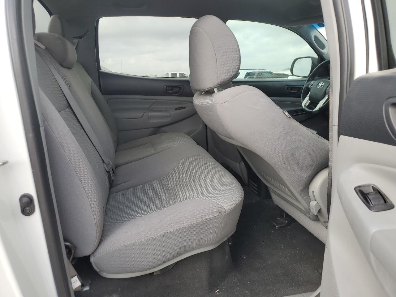 2015 Toyota Tacoma - Image 10