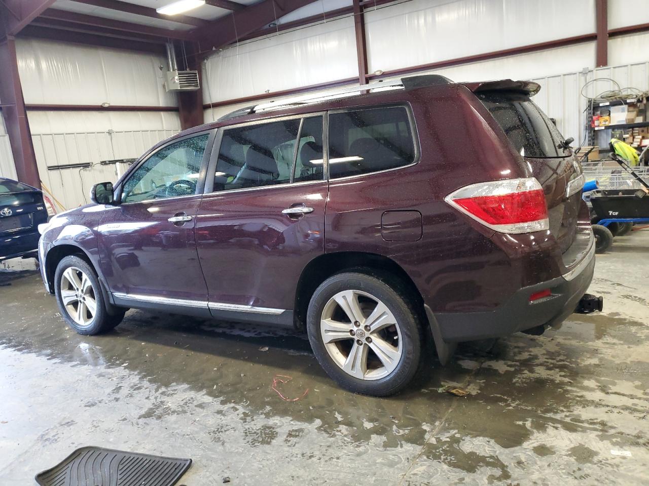 2013 Toyota Highlander - Image 2