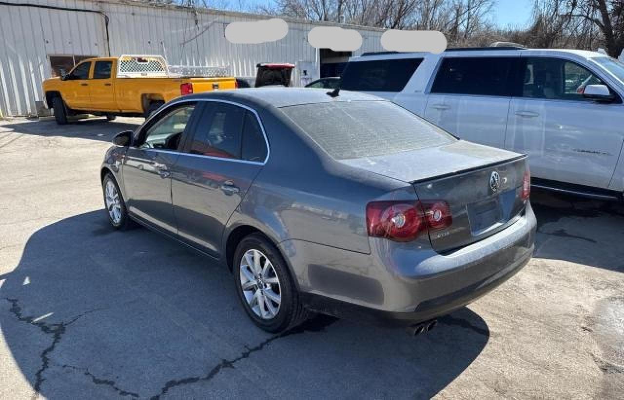 2010 Volkswagen Jetta - Image 3