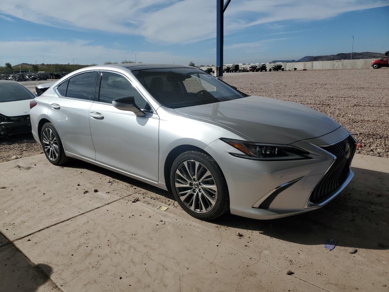 2019 Lexus ES - Image 4