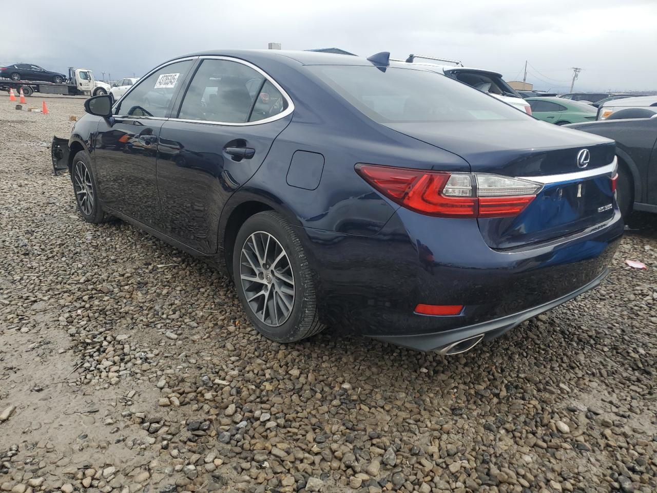 2016 Lexus ES - Image 2
