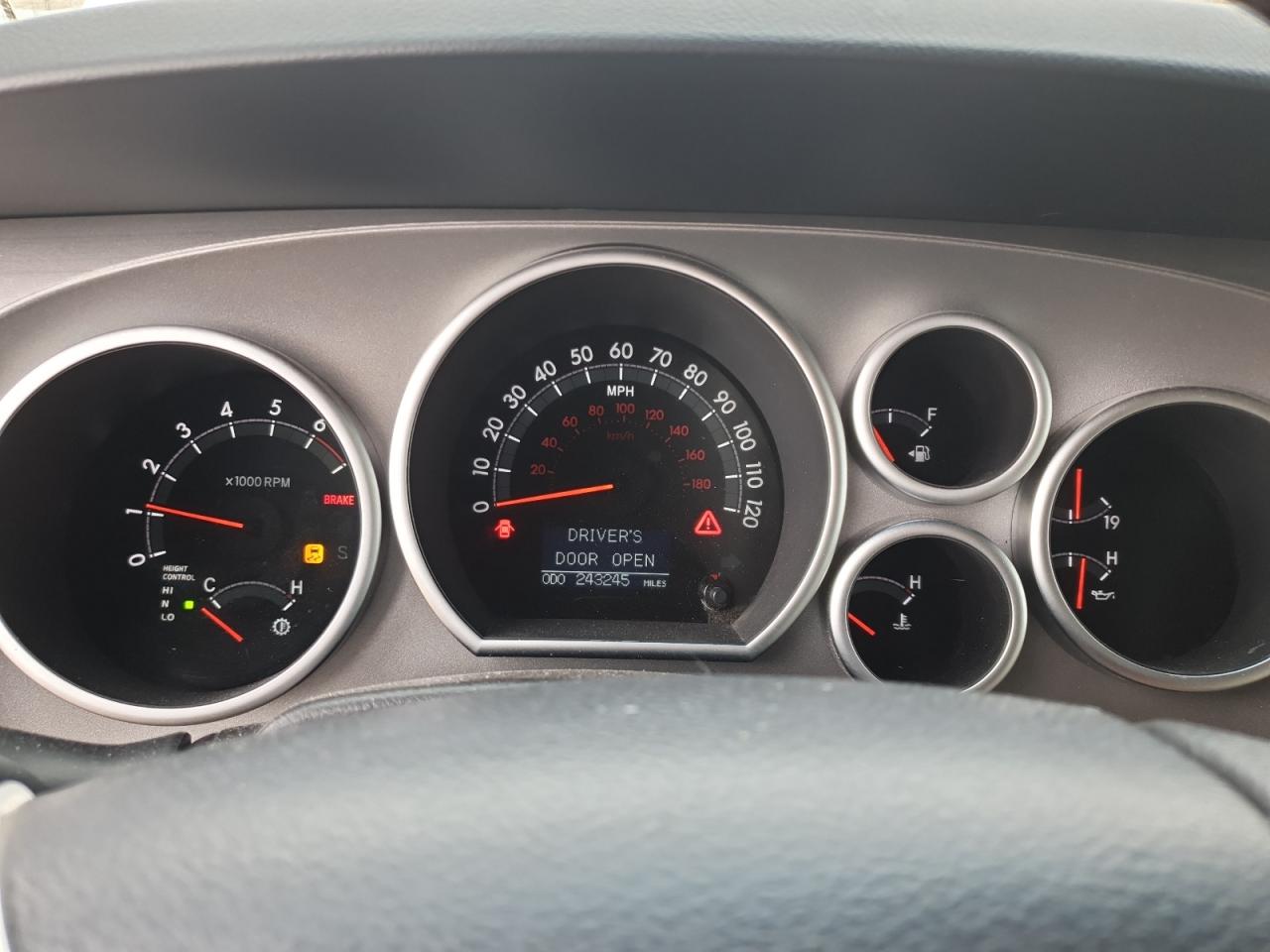 2014 Toyota Sequoia - Image 9