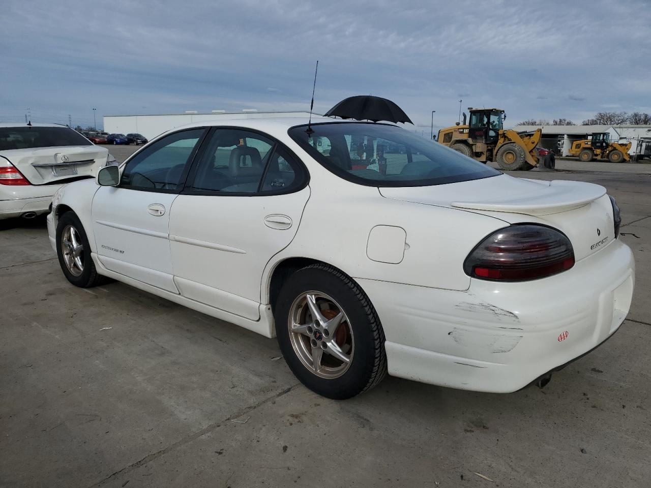 2002 Pontiac Grand Prix - Image 2