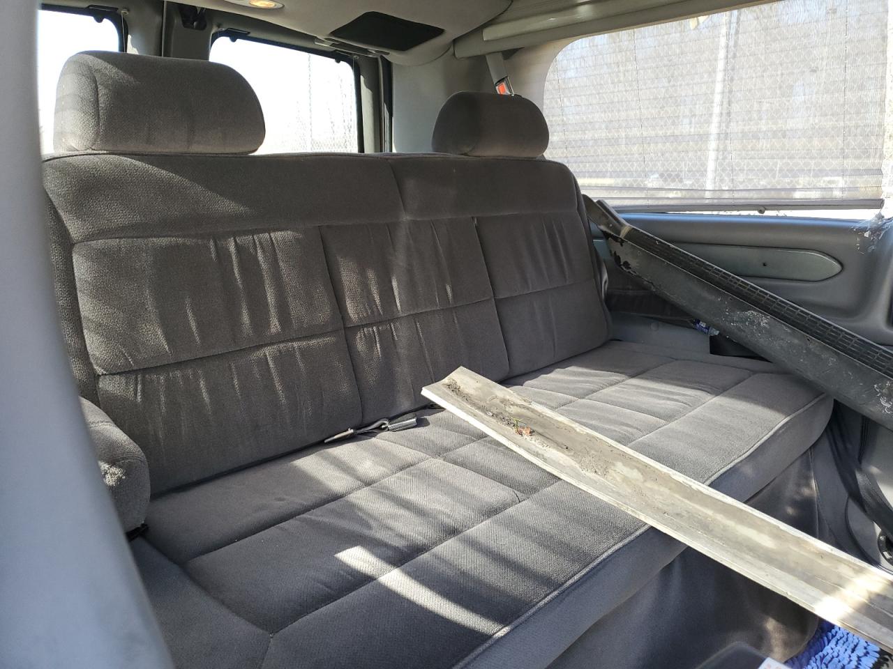2006 Chevrolet Express - Image 11