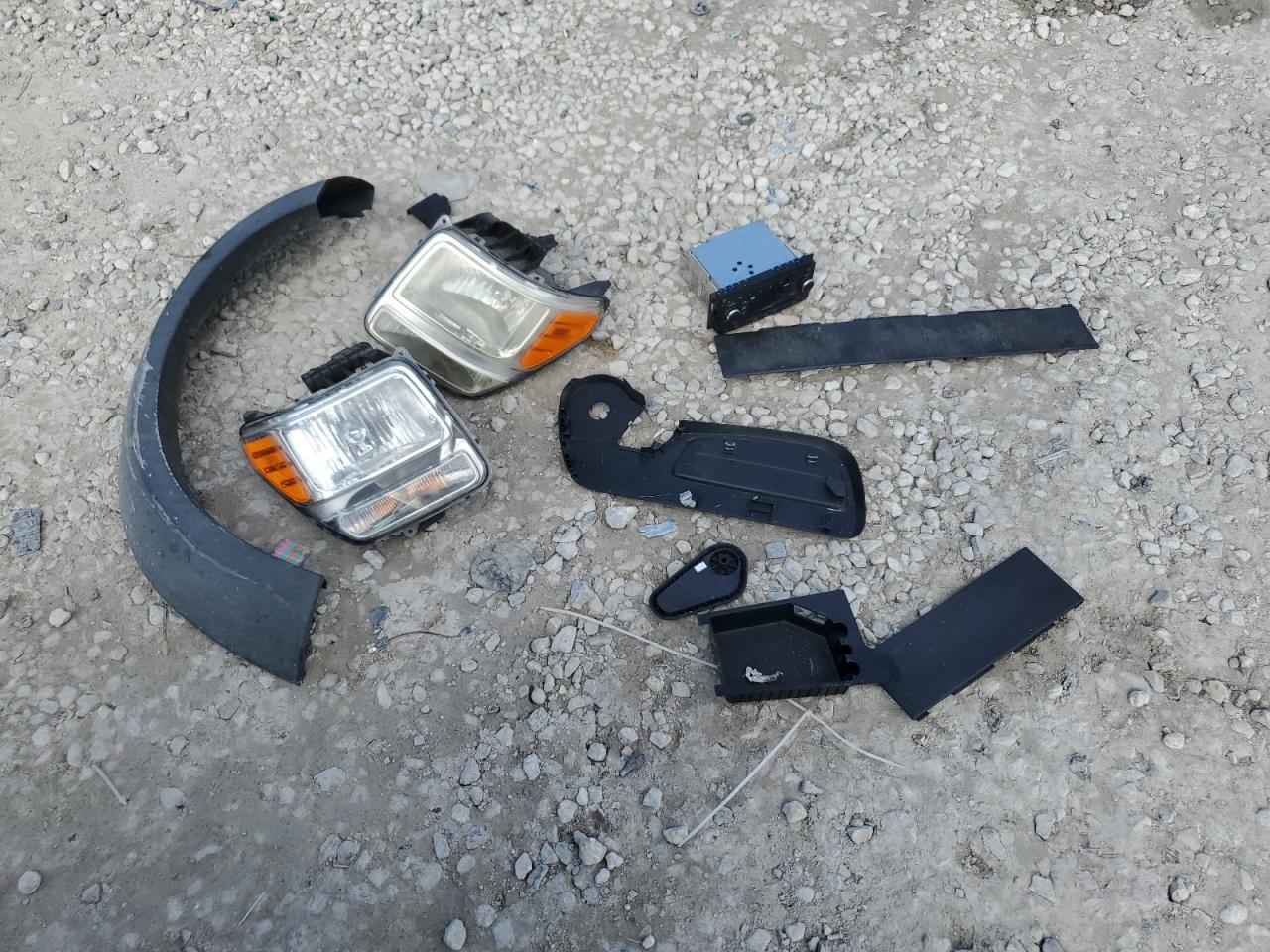 2007 Dodge Nitro - Image 13