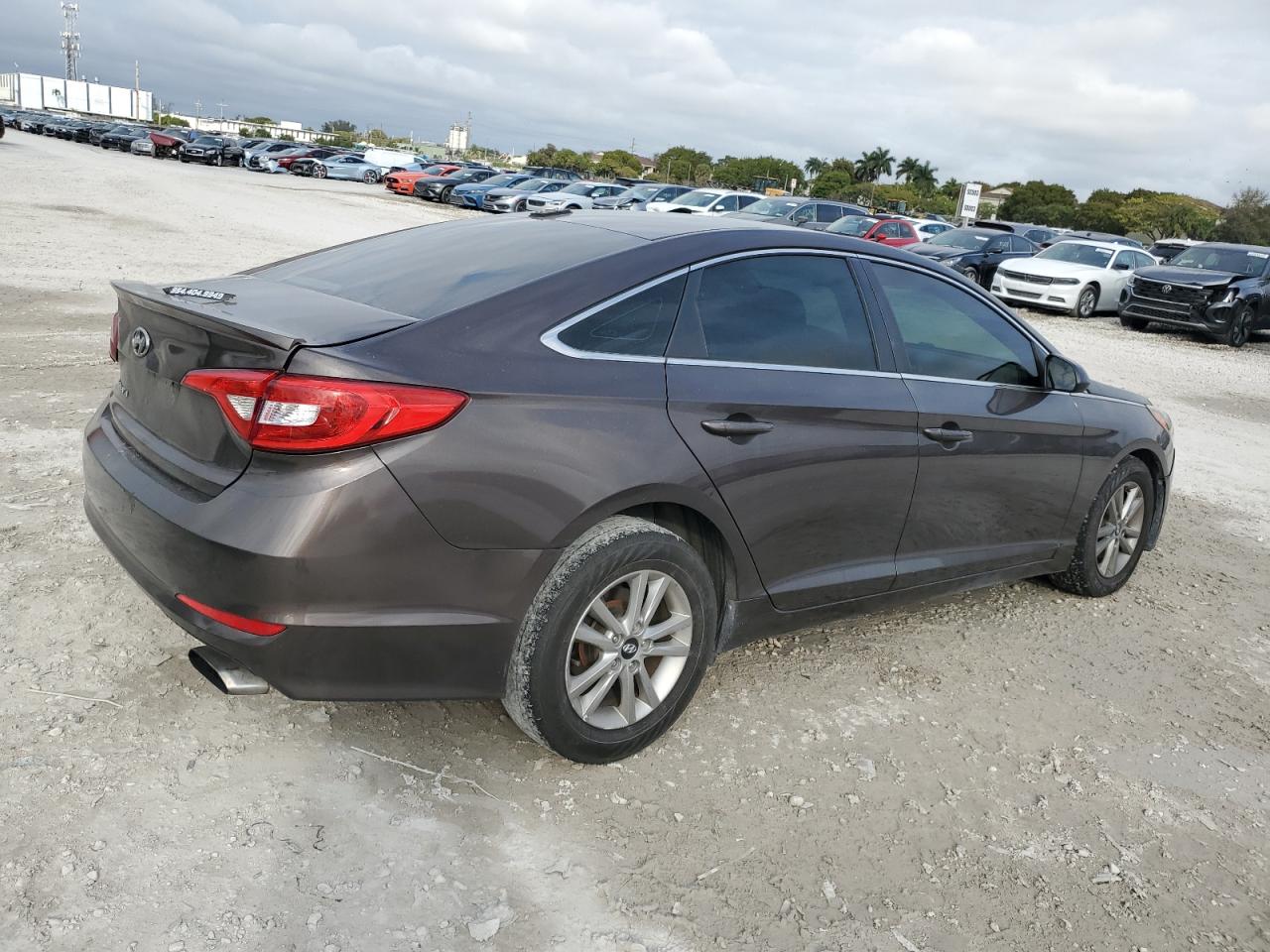 2017 Hyundai Sonata - Image 3