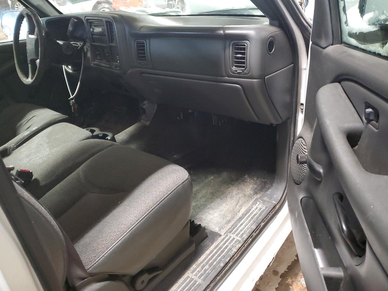 2003 GMC Sierra - Image 10