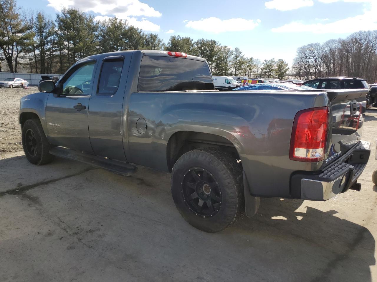 2011 GMC Sierra - Image 2