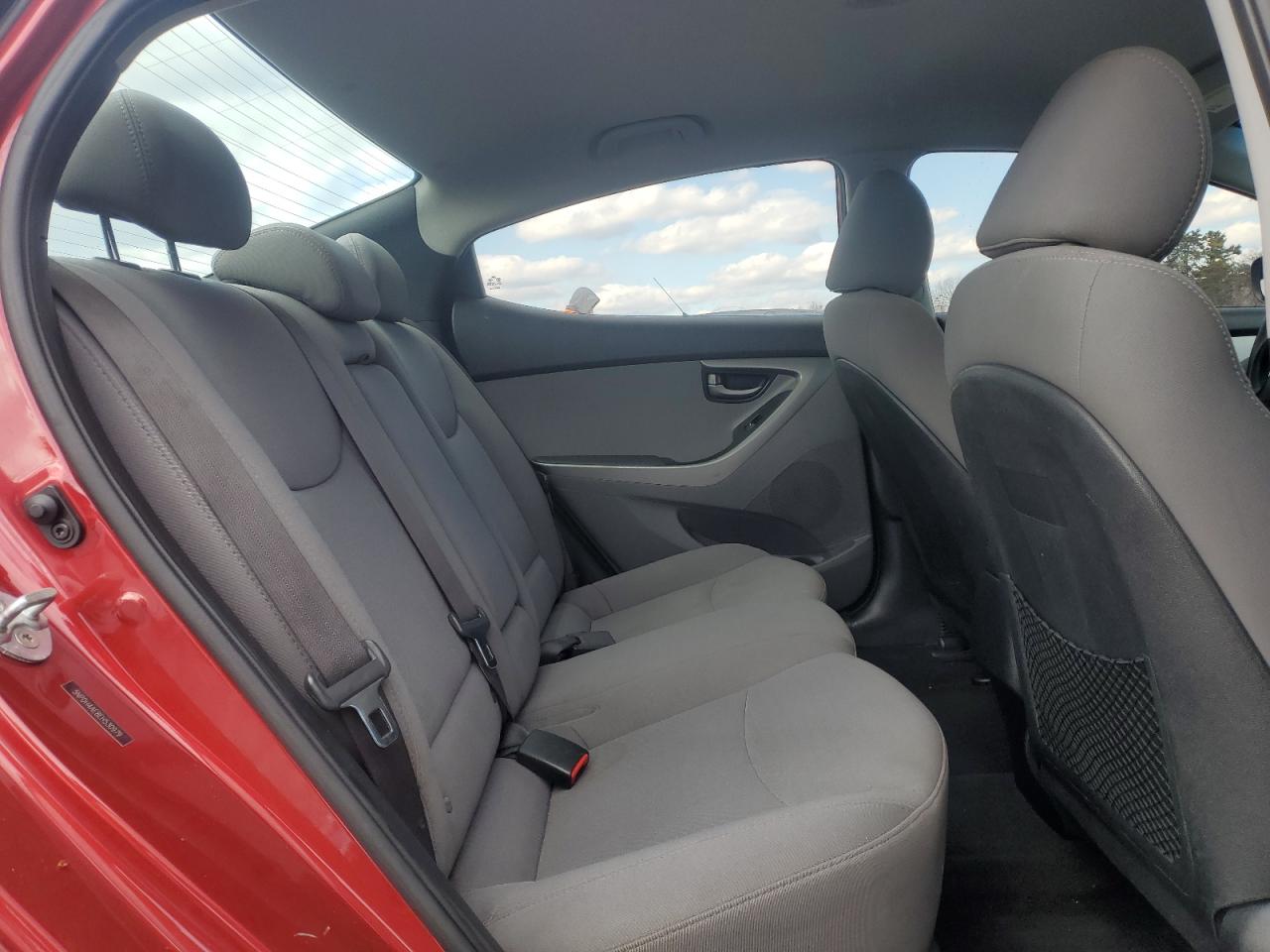 2014 Hyundai Elantra - Image 10
