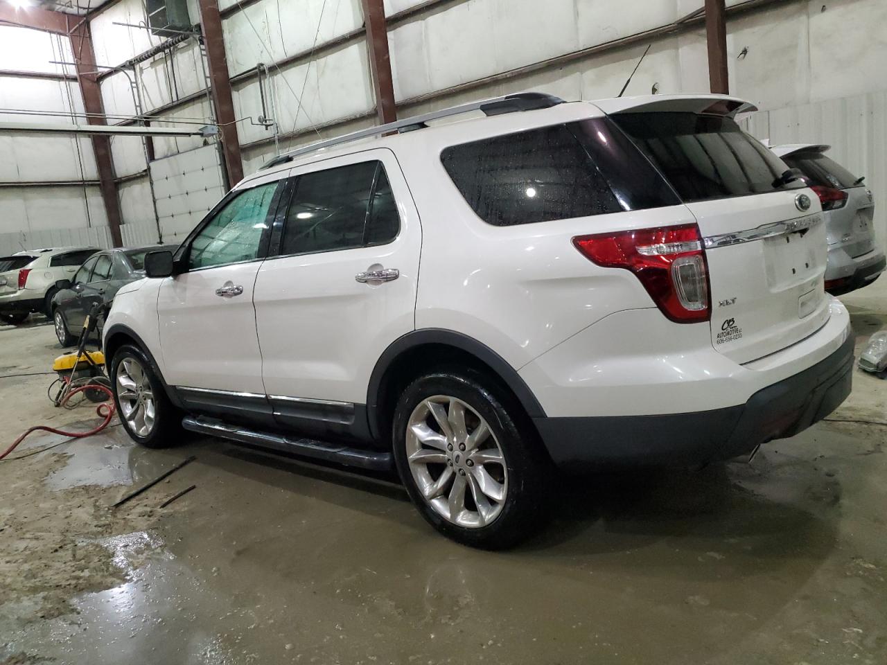 2015 Ford Explorer - Image 2