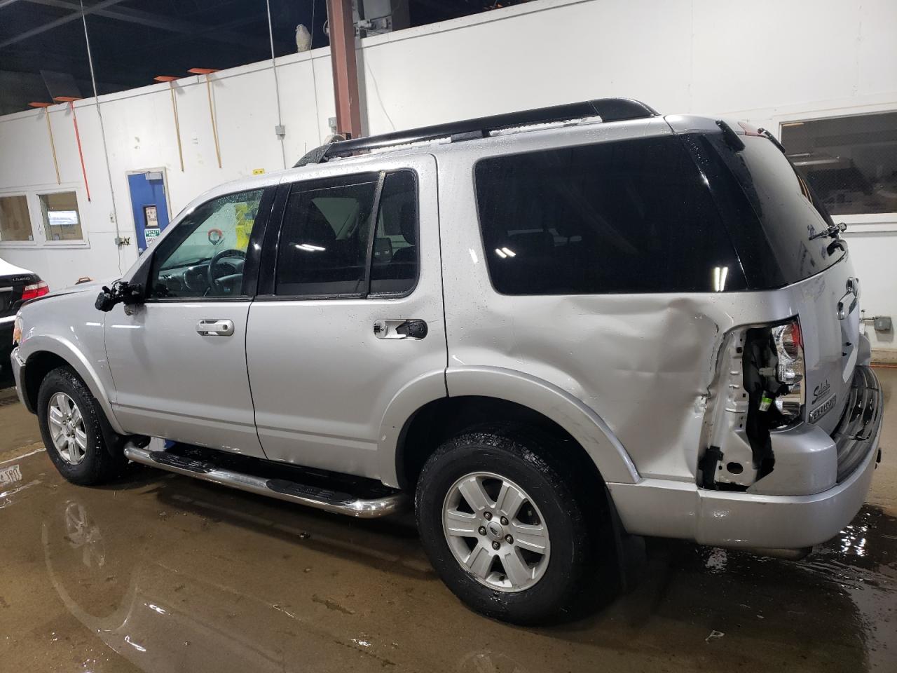2010 Ford Explorer - Image 2