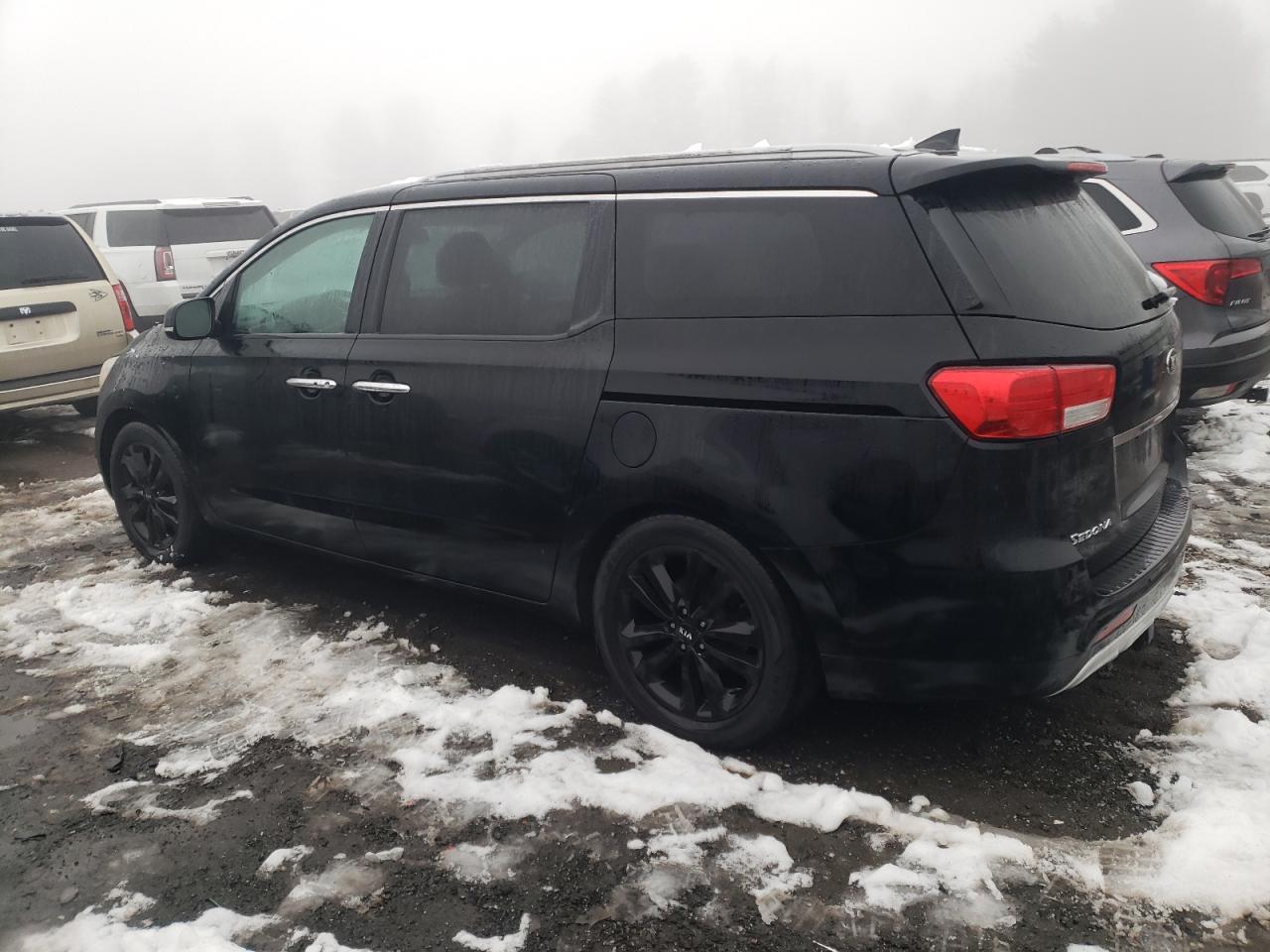 2015 Kia Sedona - Image 2