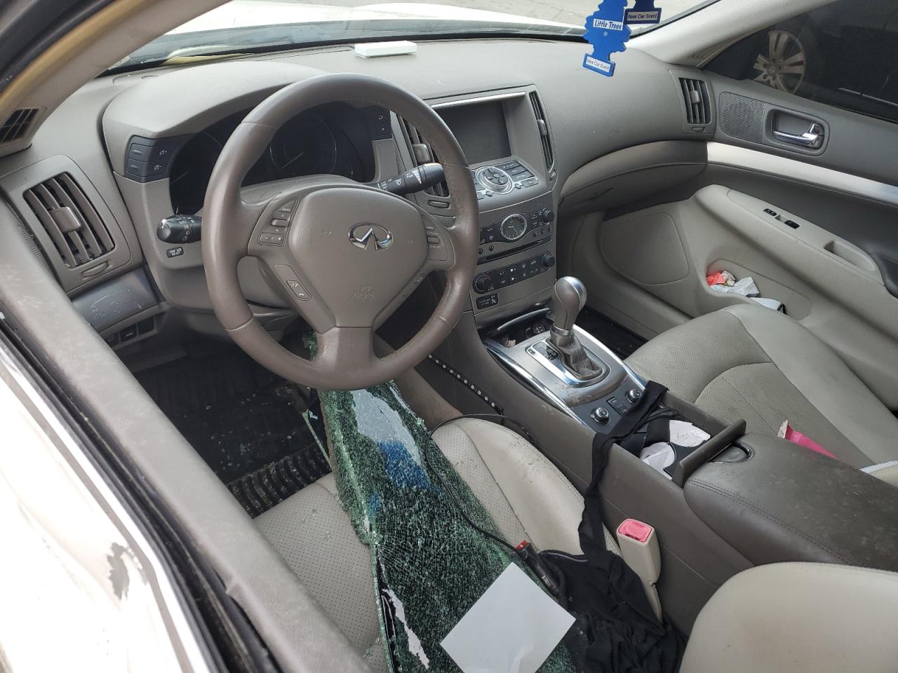 2015 Infiniti Q40 - Image 8