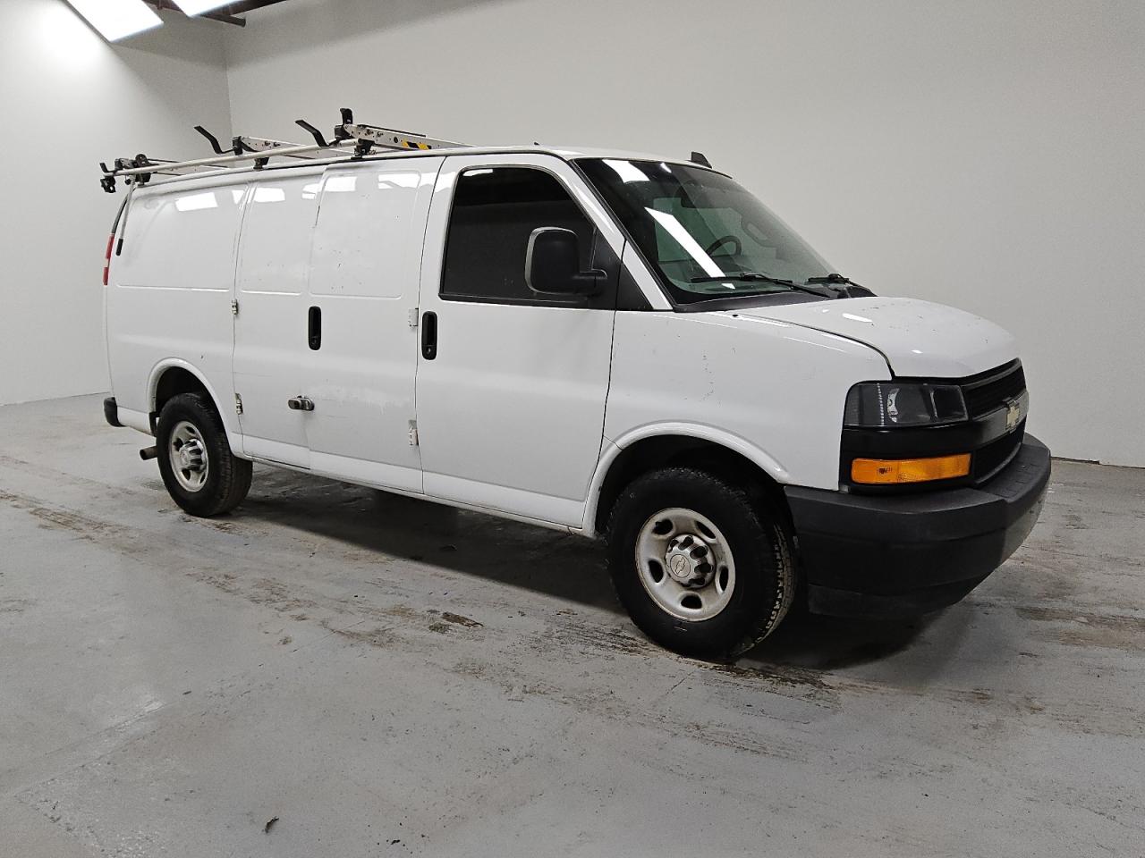 2018 Chevrolet Express - Image 4