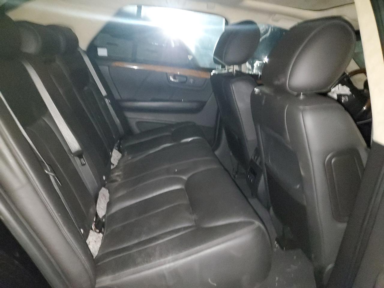 2011 Cadillac DTS - Image 10