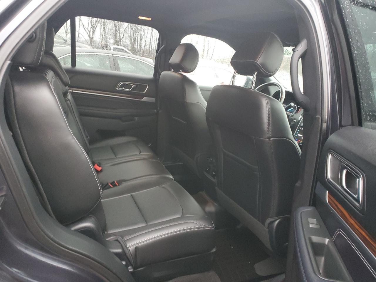 2017 Ford Explorer - Image 10