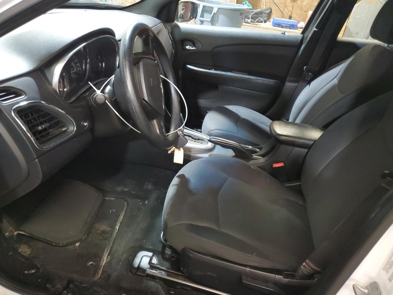 2014 Chrysler 200 - Image 7