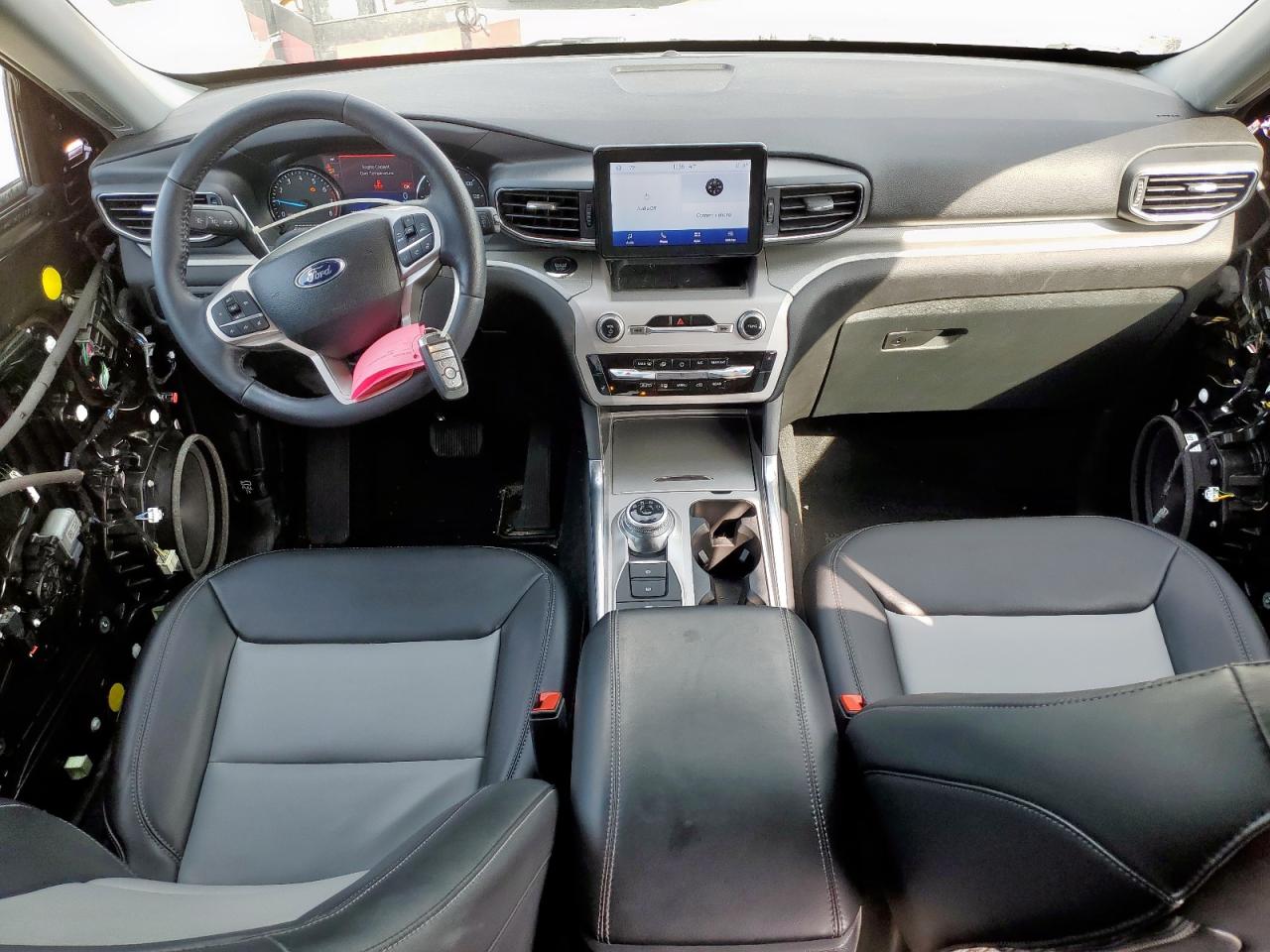 2023 Ford Explorer - Image 8