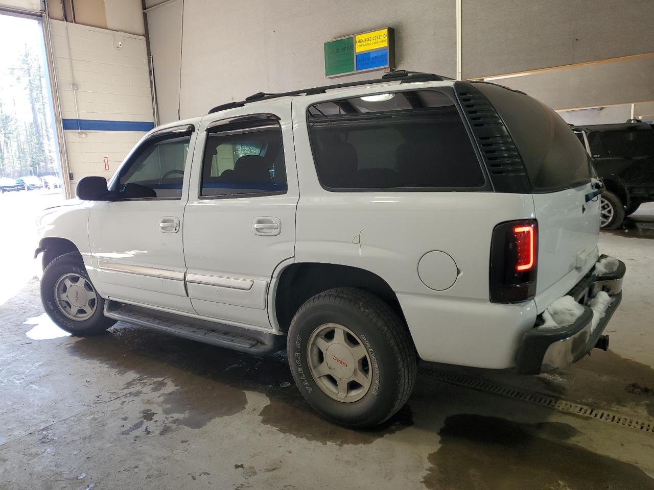 2003 GMC Yukon - Image 2