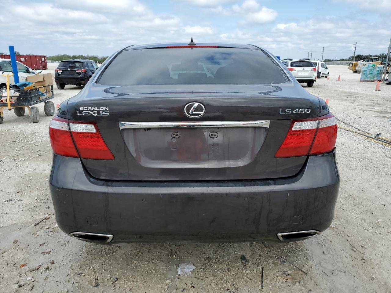 2009 Lexus LS - Image 6
