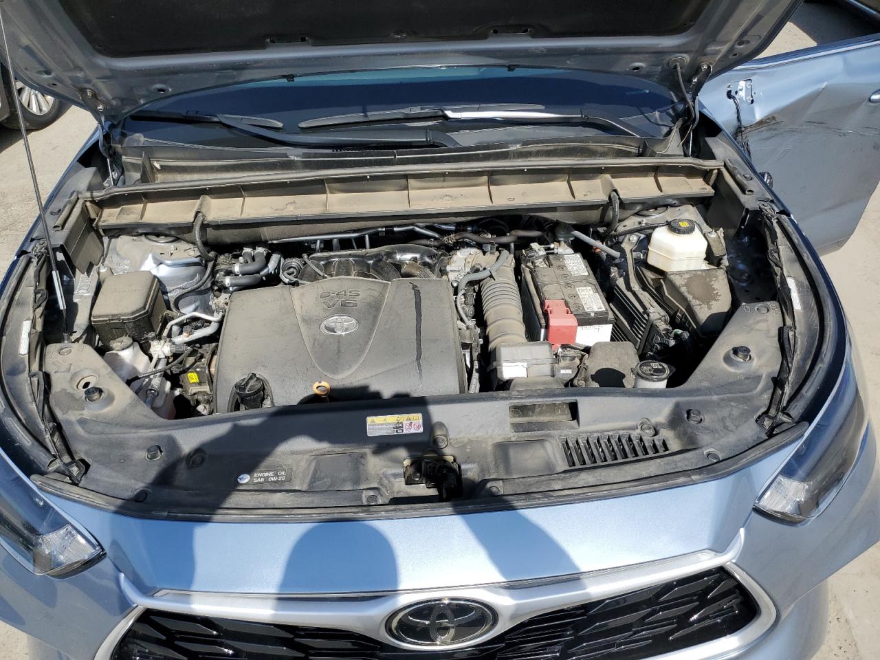 2022 Toyota Highlander - Image 12