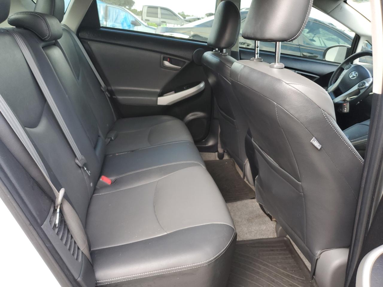 2015 Toyota Prius - Image 10