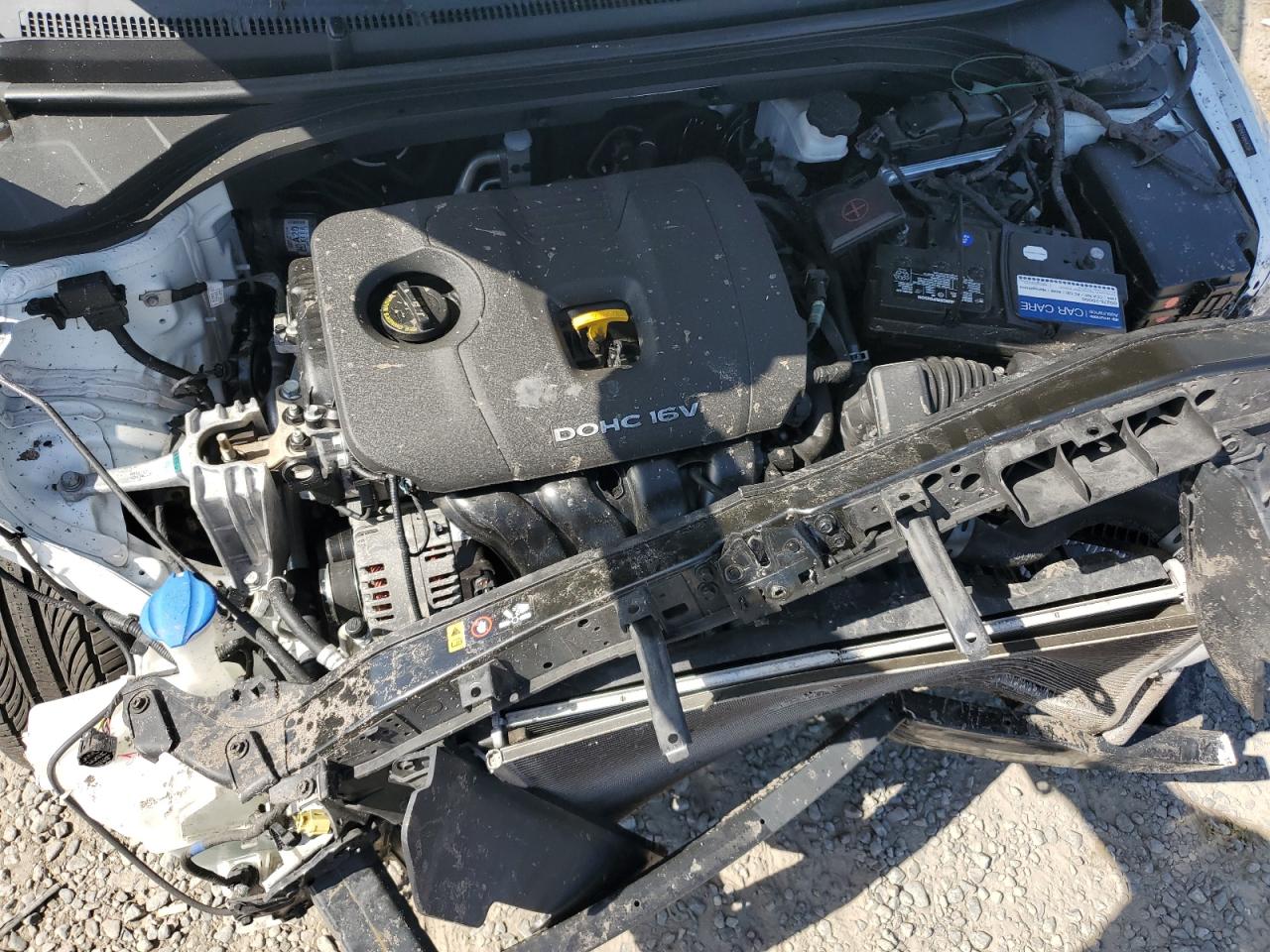 2017 Hyundai Elantra - Image 11