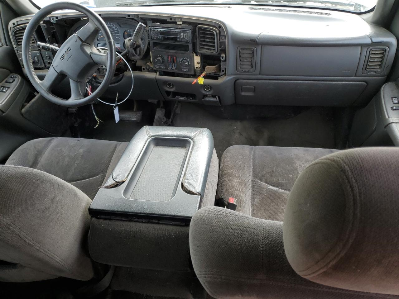 2004 GMC Sierra - Image 8