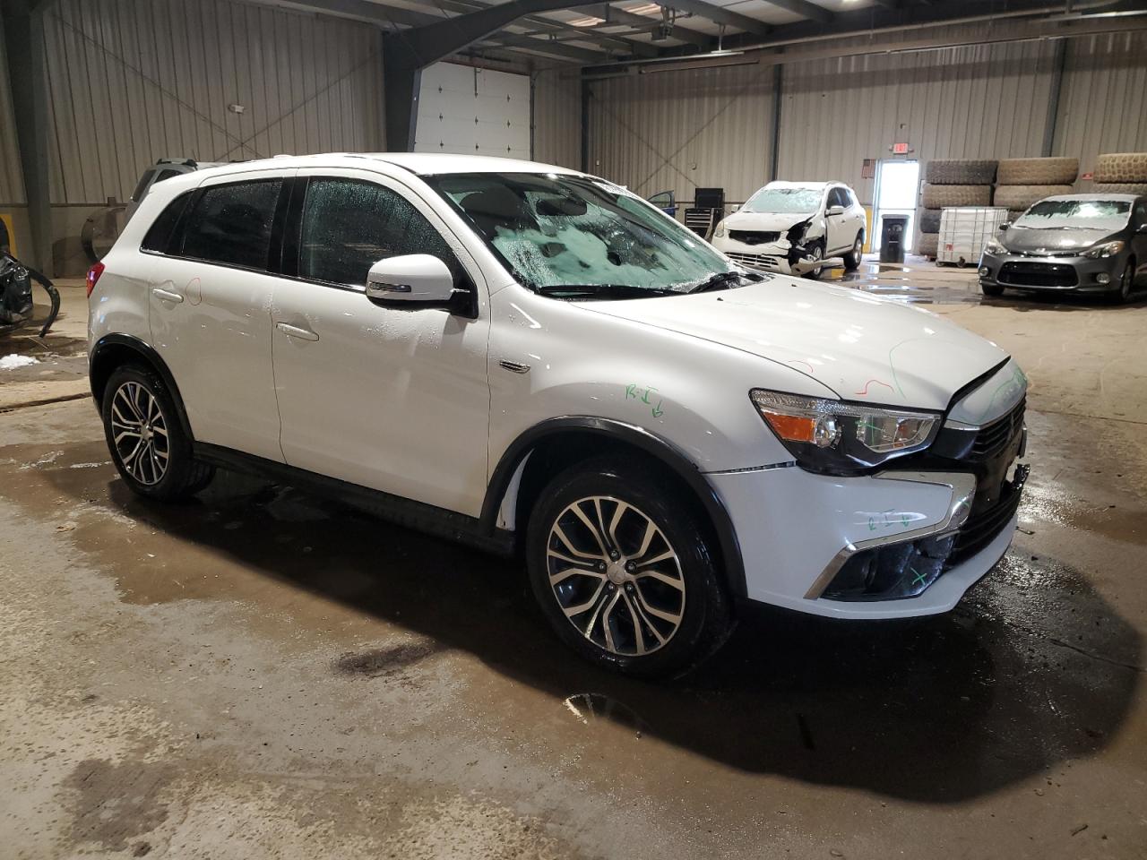 2017 Mitsubishi Outlander - Image 4