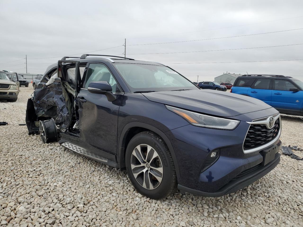 2021 Toyota Highlander - Image 4