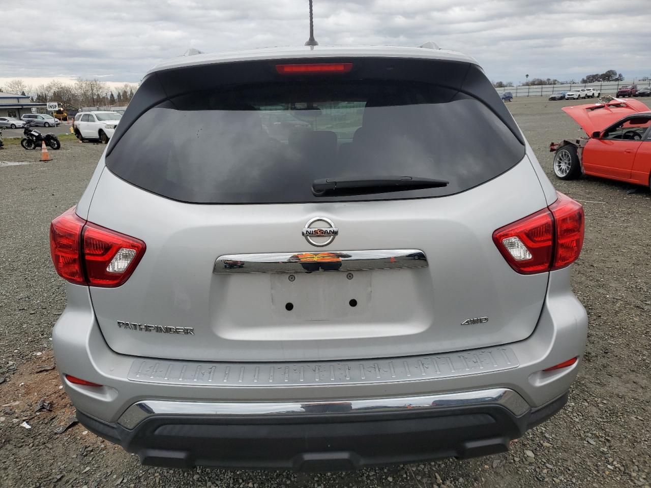 2017 Nissan Pathfinder - Image 6