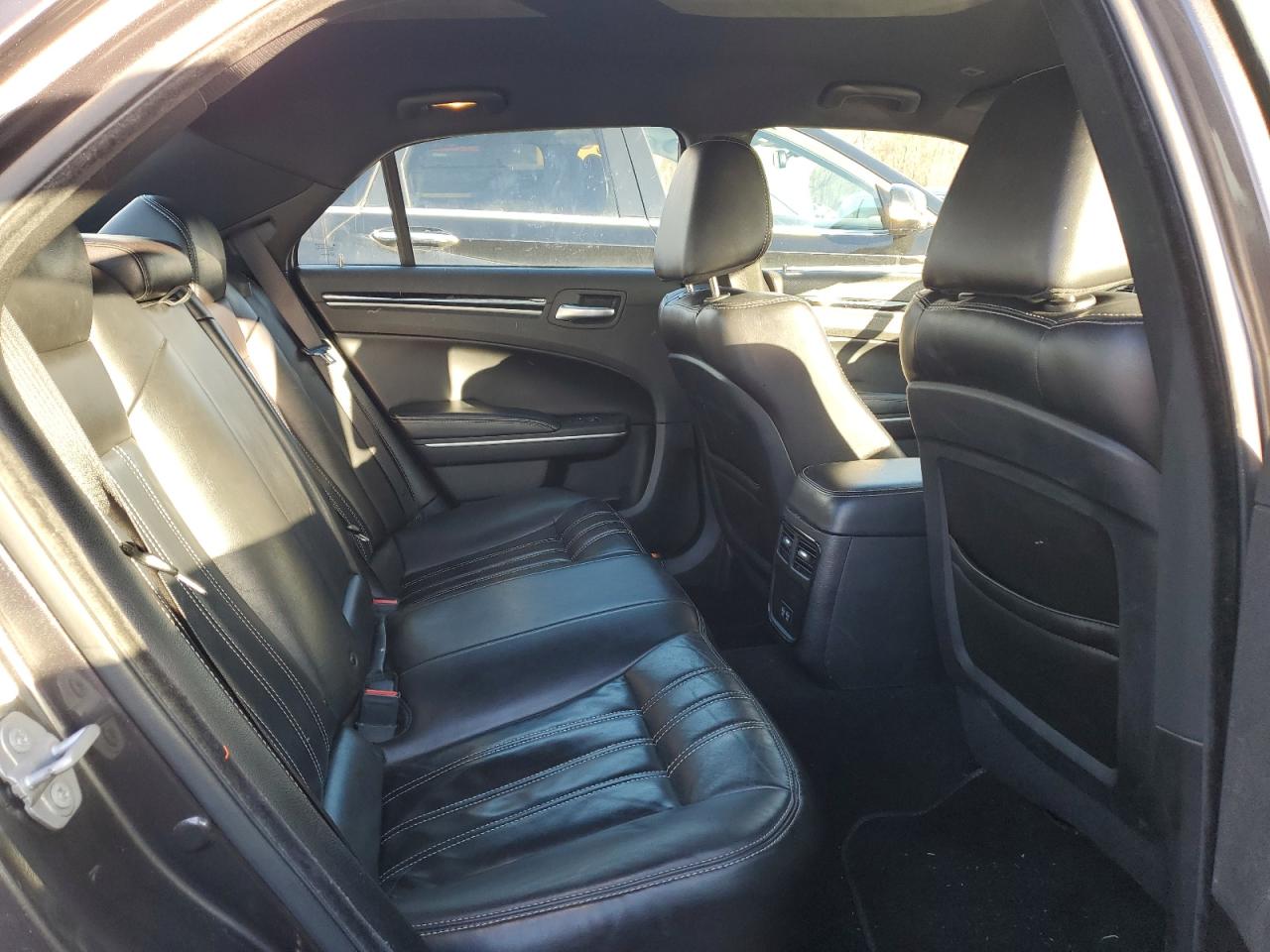 2021 Chrysler 300 - Image 10