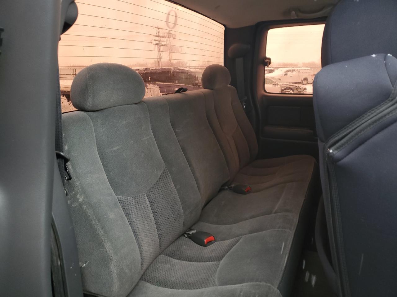 2003 Chevrolet Silverado - Image 10