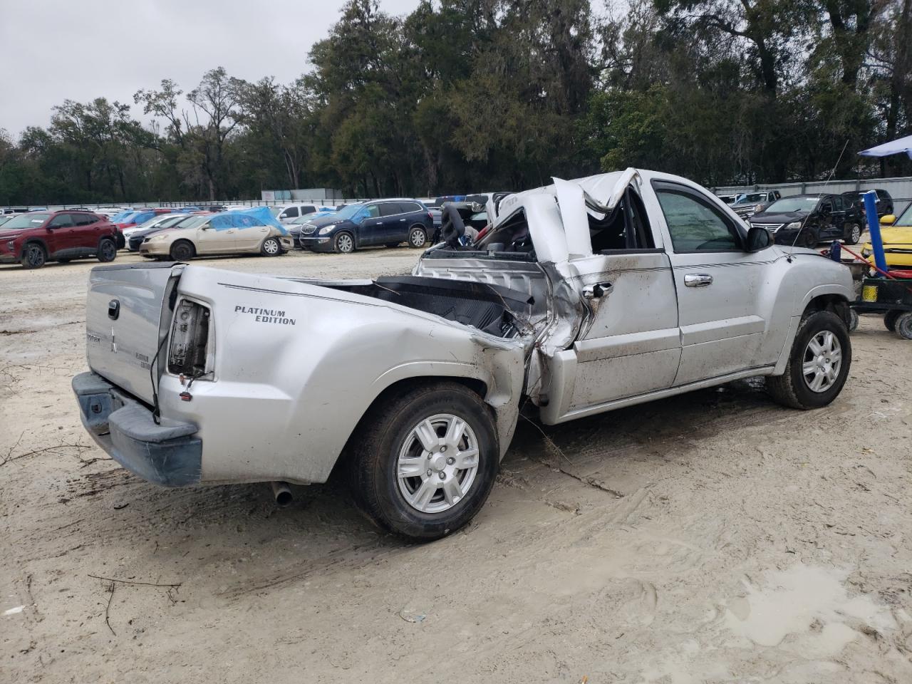 2007 Mitsubishi Raider - Image 3
