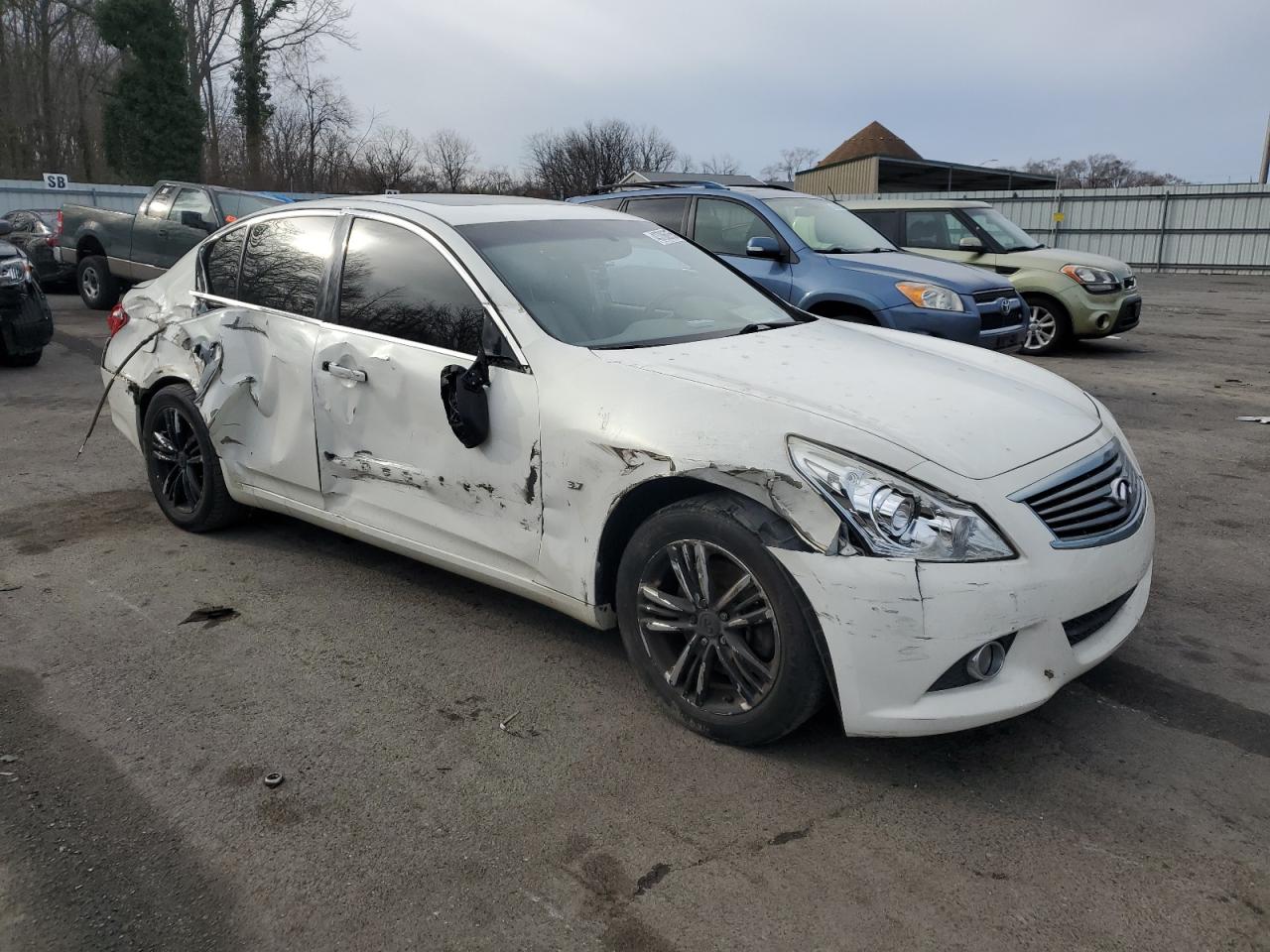 2015 Infiniti Q40 - Image 4