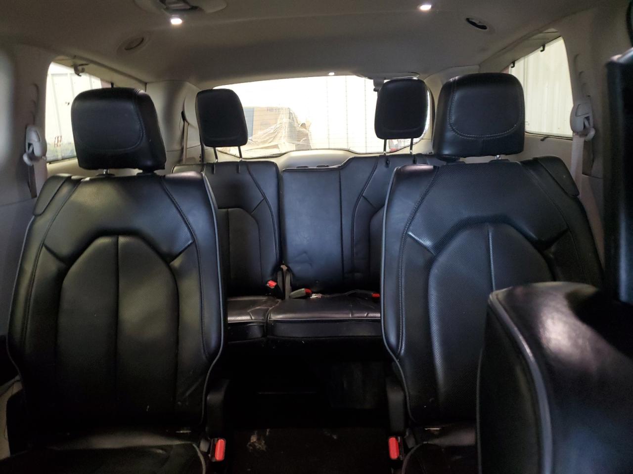 2018 Chrysler Pacifica - Image 10