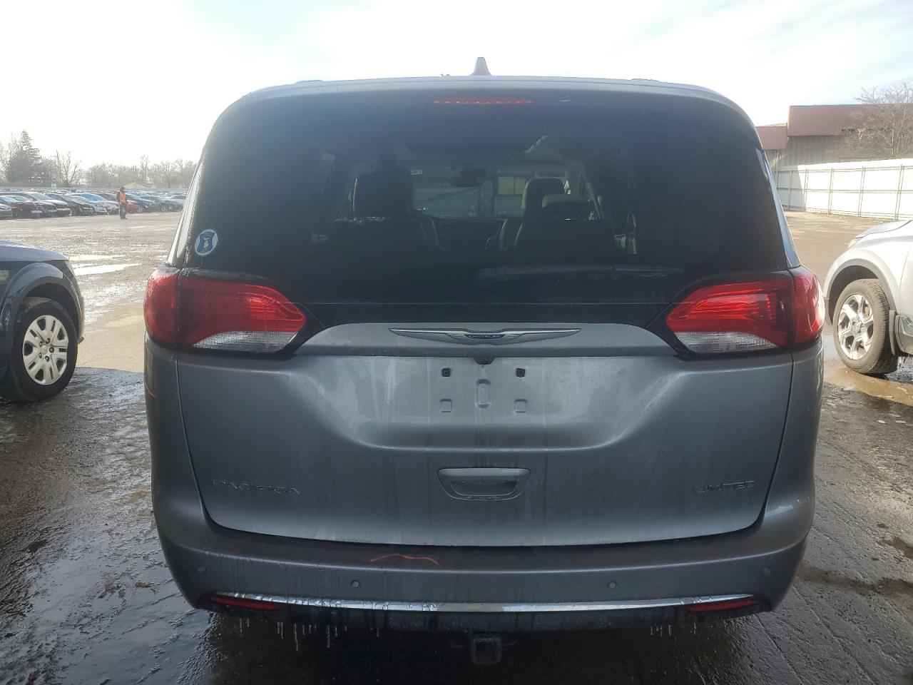 2020 Chrysler Pacifica - Image 6