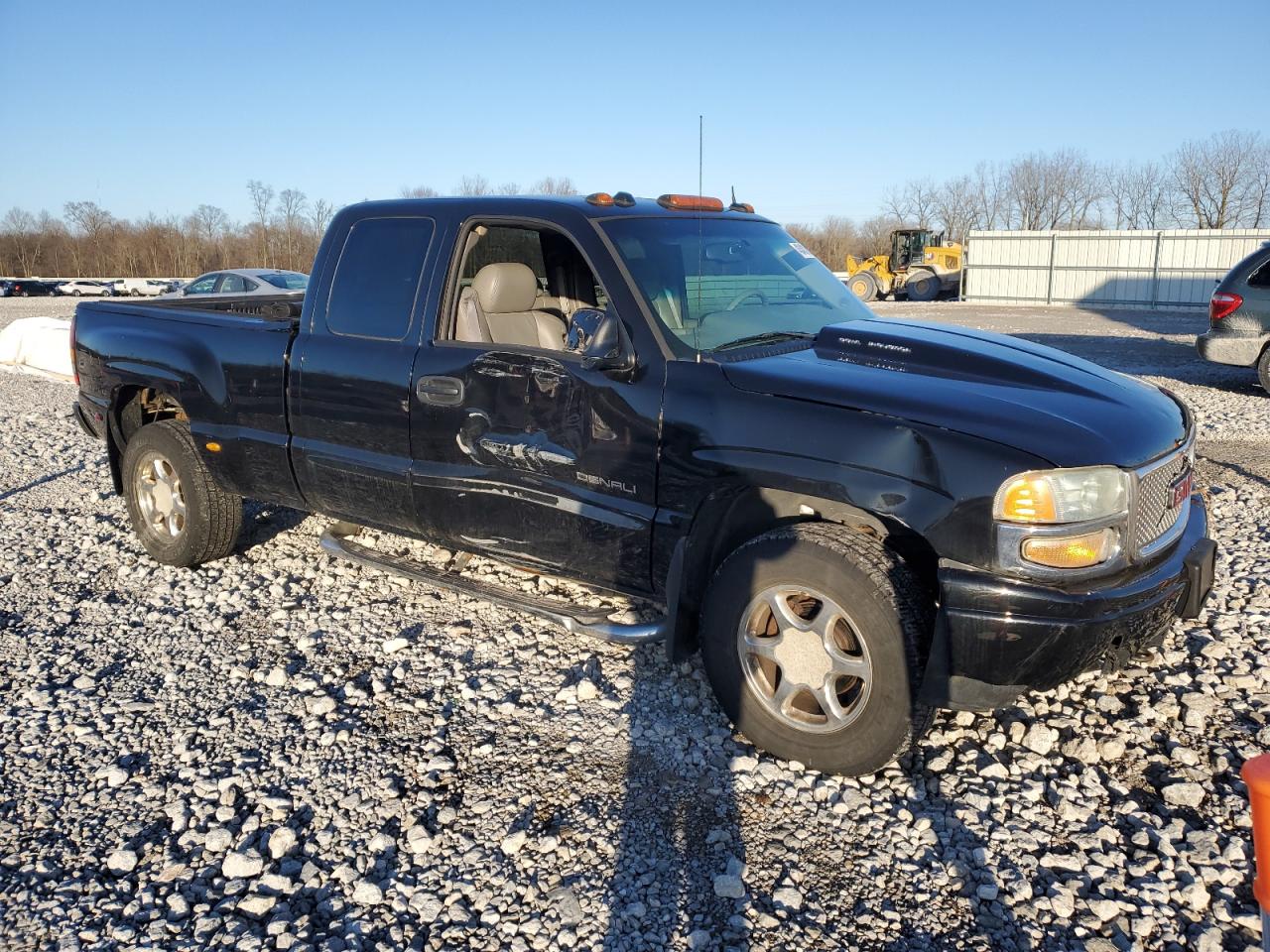 2004 GMC Sierra - Image 4