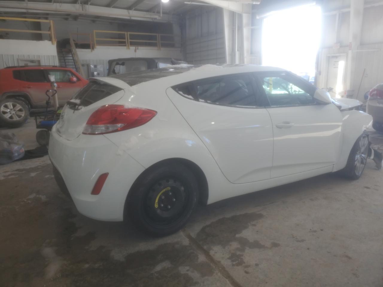 2016 Hyundai Veloster - Image 3