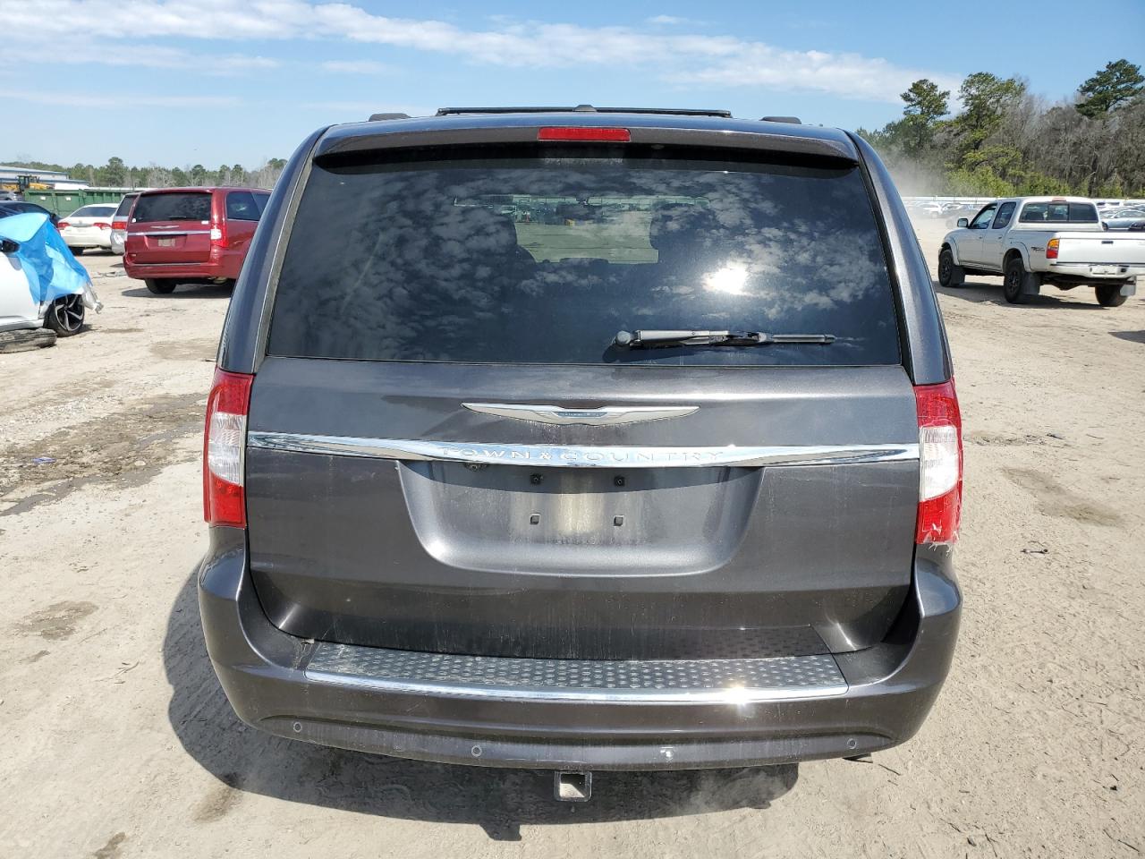 2015 Chrysler Town & Country - Image 6