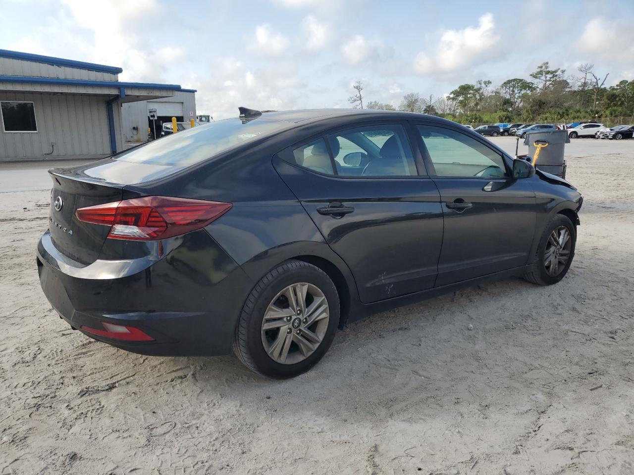 2020 Hyundai Elantra - Image 3
