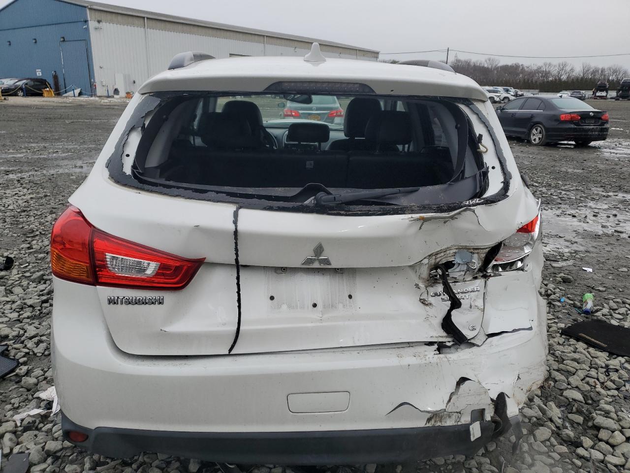 2017 Mitsubishi Outlander - Image 6